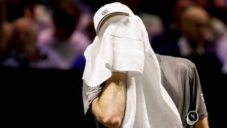 ROTTERDAM - Botic van de Zandschulp in actie tegen Alex De Minaur tijdens de kwartfinale op de vijfde dag van het ABN AMRO tennistoernooi in Ahoy Rotterdam. BAS CZERWINSKI / ANP