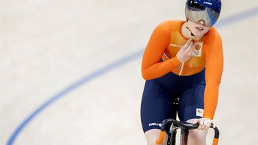 SAINT-QUENTIN-EN-YVELINES - Hetty van de Wouw tijdens de kwartfinale van het onderdeel keirin (vrouwen) bij het baanwielrennen in het Velodrome op de Olympische Spelen. ANP KOEN VAN WEEL