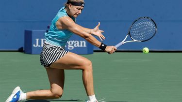 2023-09-03 18:09:59 Czech Republic's Karolina Muchova hits a return to China's Wang Xinyu during the US Open tennis tournament women's singles round of 16 match at the USTA Billie Jean King National Tennis Center in New York City, on September 3, 2023. 
KENA BETANCUR / AFP