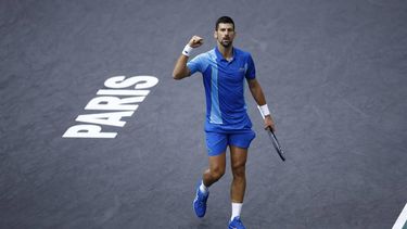 2023-11-05 17:05:59 epa10959391 Novak Djokovic of Serbia reacts during his final match against Grigor Dimitrov of Bulgaria at the Paris Masters tennis tournament, in Paris, France, 05 November 2023.  EPA/YOAN VALAT