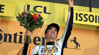 2023-07-11 17:30:37 epa10739899 Spanish rider Pello Bilbao of team Bahrain-Victorious reacts in the podium after winning the 10th stage of the Tour de France 2023, a 167.2 km race from Vulcania to Issoire, France, 11 July 2023.  EPA/CHRISTOPHE PETIT TESSON