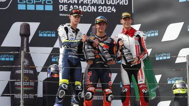 epa11577023 (L-R) Second placed Collin Veijer, winner Jose Antonio Rueda, and third placed Luca Lunetta during the winner ceremny of the Moto3 Race at the Aragon Grand Prix, in Motorland circuit, Alcaniz, eastern Spain, 01 September 2024.  EPA/Javier Cebollada