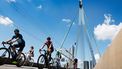 ROTTERDAM - Recreanten op het parcours voor de tijdrit van de Tour de France Femmes, de Ronde van Frankrijk voor vrouwen, welke begint met een rit van Rotterdam naar Den Haag. De meerdaagse wielerronde duurt tot en met 18 augustus. ANP BAS CZERWINSKI