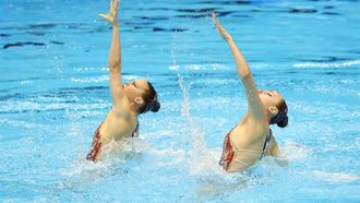 2023-07-18 13:17:39 epa10752743 Bregje de Brouwer and Marloes Steenbeek of the Netherlands compete in the Women's Duet Free preliminary round of the Artistic Swimming events during the World Aquatics Championships 2023 in Fukuoka, Japan, 18 July 2023.  EPA/KIYOSHI OTA