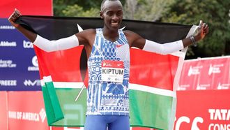 Kenya's Kelvin Kiptum celebrates winning the 2023 Bank of America Chicago Marathon in Chicago, Illinois, in a world record time of two hours and 35 seconds on October 8, 2023.  
KAMIL KRZACZYNSKI / AFP