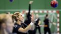 ARNHEM - Estavana Polman tijdens de training van het vrouwen handbalteam voor het WK. Het WK wordt gehouden in Denemarken, Noorwegen en Zweden. ANP ROBIN VAN LONKHUIJSEN