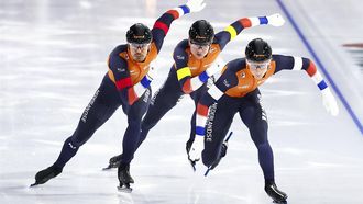 2022-11-20 15:49:55 HEERENVEEN - Hein Otterspeer, Joep Wennemars, Merijn Scheperkamp (NED) (l-r) in actie op de team sprint tijdens het tweede ISU langebaan wereldbeker toernooi in Thialf. ANP VINCENT JANNINK