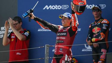 Team Ducati Lenovo Team's Marc Marquez celebrates on the podium after winning the MotoGP race of the Aragon MotoGP Grand Prix at the Motorland circuit in Alcaniz, northeastern Spain, on August 30, 2026. 
JOSE JORDAN / AFP