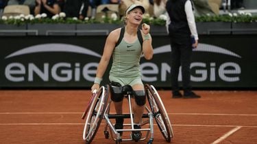 Netherlands' Diede de Groot celebrates her victory over France's Ksenia Chasteau at the end of their women's singles wheelchair final match on day 14 of the French Open tennis tournament on Court Suzanne-Lenglen at the Roland-Garros Complex in Paris on June 6, 2026. 
Dimitar DILKOFF / AFP