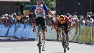Red Bull - Bora - Hansgrohe's Belgian rider Maxim Van Gils celebrates as he cycles across the finish line to win ahead of Uno-X Mobility's Norwegian rider Tobias Johannessen (R) during the 6th stage of the Tour Auvergne-Rhone-Alpes cycling race (formerly known as the Criterium du Dauphine), 182,3km between Saint-Vulbas and Crest-Voland in the French Alps on June 12, 2026. 
Anne-Christine POUJOULAT / AFP