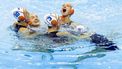 2023-07-28 19:13:04 FUKUOKA - Lieke Rogge, Brigitte Sleeking en Sabrina van der Sloot vieren de overwinning na afloop van de finale waterpolo vrouwen Nederland - Spanje op de zesde dag van het WK Zwemmen in Japan. ANP KOEN VAN WEEL