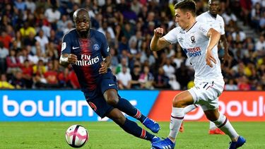 Paris Saint-Germain's French midfielder Lassana Diarra (L) vies for the ball with Caen's French midfielder Jessy Deminguet (R) during the French L1 football match between Paris Saint-Germain and Caen on August 12, 2018 at the Parc des Princes, in Paris. 
GERARD JULIEN / AFP