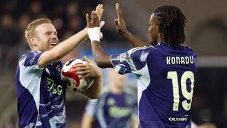 ROTTERDAM - (l-r) Davy Klaassen of AFC Ajax, Don-Angelo Konadu of AFC Ajax vieren de 0-3 tijdens de KNVB Beker wedstrijd tussen Excelsior Maassluis (am) en AFC Ajax in Sparta Stadion Het Kasteel op 17 december 2025 in Rotterdam, Nederland. ANP BAS CZERWINSKI