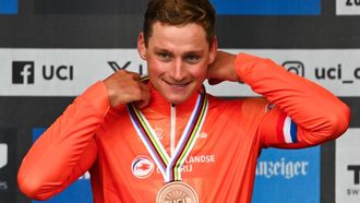 Third-placed Netherlands' Mathieu van der Poel celebrates during the podium ceremony of the men's Elite Road Race cycling event as part of the UCI 2024 Road World Championships, in Zurich, on September 29, 2024. 
Fabrice COFFRINI / AFP