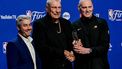 epa12165436 Former NBA player and coach Don Nelson (C) poses with Indiana Pacers head coach Rick Carlisle (R) and David Fogel (L) after Nelson wins the 2025 Chuck Daly Lifetime Achievement Award before game one of the NBA Finals between the Indiana Pacers and the Oklahoma City Thunder in Oklahoma City, Oklahoma, USA, 08 June 2025.  EPA/MANUELA SOLDI SHUTTERSTOCK OUT
