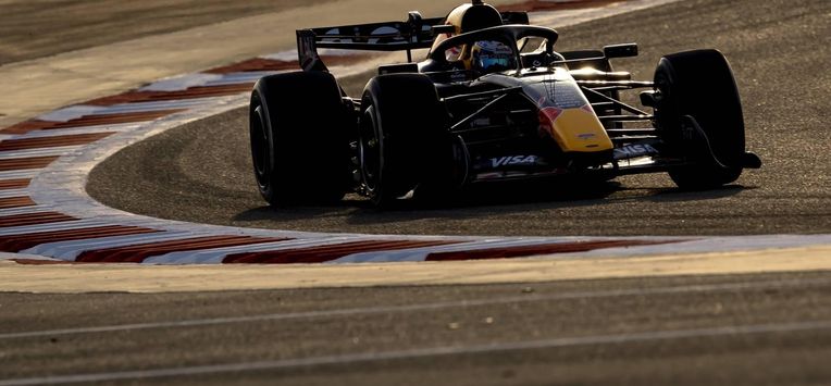 BAHREIN - Max Verstappen (Red Bull Racing) in actie tijdens de eerste testdag op het Bahrain International Circuit voorafgaand aan de start van het Formule 1-seizoen. SANDER KONING / ANP