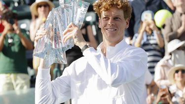 epaselect epa12823749 Jannik Sinner of Italy holds up his trophy after defeating Daniil Medvedev of Russia during the men’s singles finals match on day 12 of the BNP Paribas Open tennis tournament in Indian Wells, California, USA, 15 March 2026.  EPA/JOHN G. MABANGLO