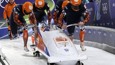 epa12764443 Dave Wesselink, Janko Franjic, Jelen Franjic, and Timme Koster of the Netherlands in action during the 4-Man of the Bobsleigh competitions at the Milano Cortina 2026 Winter Olympic Games, in Cortina d'Ampezzo, Italy, 21 February 2026.  EPA/DANIEL DAL ZENNARO