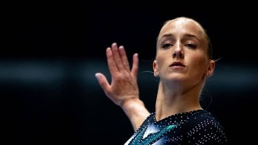 ROTTERDAM - Sanne Wevers tijdens de kwalificatiewedstrijd voor de EK turnen. De Europese kampioenschappen vinden plaats in de Kroatische hoofdstad Zagreb. IRIS VAN DEN BROEK / ANP