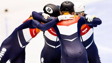 GDANSK - Selma Poutsma, Xandra Velzeboer, Kay Huisman en Teun Boer tijdens de finale op de 2000 meter mxied team relay op de vierde en laatste dag van de EK shorttrack. ANP IRIS VAN DEN BROEK