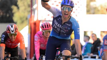 Israel Premier Tech team's Ethan Vernon celebrates crossing first the finish line of the 2nd stage of the 2025 Volta a Catalonya cycling tour of Catalonya, a 177,3 km race between Banyoles and Figueres, on March 25, 2025. 
Josep LAGO / AFP