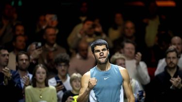 ROTTERDAM - Carlos Alcaraz (ESP) na zijn gewonnen wedstrijd tegen Pedro Martinez (ESP) op de vijfde dag van het ABN AMRO Open tennistoernooi in Ahoy. ANP SANDER KONING