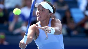 epa13185616 Jessica Pegula of the USA in action against Iga Swiatek of Poland during their semi final match of the Cincinnati Open tennis tournament in Cincinnati, USA, 22 August 2026.  EPA/