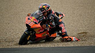 Red Bull KTM Ajo's Dutch rider Collin Veijer tries to get back on the race track after crashing out during the Moto2 race as part of the Moto GP Grand Prix of France weekend at Le Mans, northwestern France, on May 10, 2026. 
Loic VENANCE / AFP