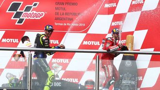 epa07477402 Italian Valentino Rossi (L) and Italian Andrea Dovizioso (R) celebrate in the podium of the Moto GP Motorcycling Grand Prix in Argentina, at the Termas de Rio Hondo track, in Termas de Rio Hondo, Argentina, 31 March 2019.  EPA/NICOLAS JIMENEZ