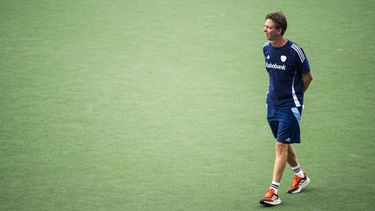 AMSTELVEEN - Bondscoach van de Nederlandse hockeysters Raoul Ehren tijdens een training in het Wagener Stadion in aanloop naar het EK Hockey 2025 in het Duitse Mönchengladbach. ANP FREEK VAN DEN BERGH