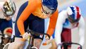 SAINT-QUENTIN-EN-YVELINES - Hetty van de Wouw tijdens de halve finale van het onderdeel keirin (vrouwen) bij het baanwielrennen in het Velodrome op de Olympische Spelen. ANP KOEN VAN WEEL
