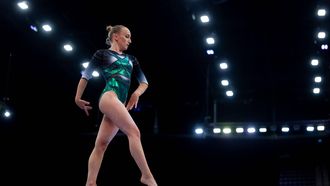 ROTTERDAM - Sanne Wevers in actie op de balk tijdens het NK turnen. Wevers maakt tijdens het toernooi haar rentree in wedstrijdverband. IRIS VAN DEN BROEK / ANP