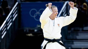 PARIJS - Judoka Sanne van Dijke in actie op de Olympische Spelen. ANP REMKO DE WAAL