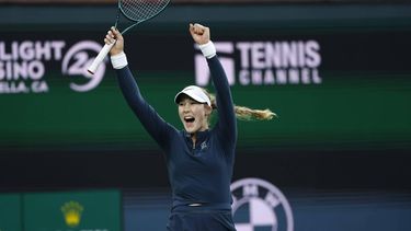 epa11965071 Mirra Andreeva of Russia reacts after winning match point against Iga Swiatek of Poland during the women’s semifinals of the BNP Paribas Open tennis tournament in Indian Wells, California, USA, 14 March 2025.  EPA/JOHN G. MABANGLO