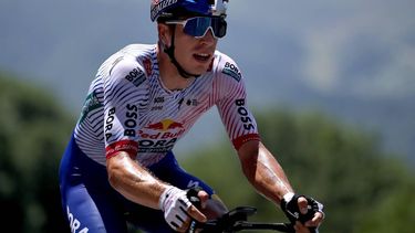 epa12245258 Dutch rider Danny Van Poppel of Red Bull - BORA - hansgrohe team in action during the 13th stage of the Tour de France, an Individual Time Trial (ITT) over 10.9km from Loudenvielle to Peyragudes, France, 18 July 2025.  EPA/CHRISTOPHE PETIT TESSON