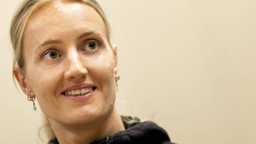 2023-10-11 13:16:25 ARNHEM - Kelly Dulfer tijdens een persmoment met de handbaldames van TeamNL. De handbalsters bereiden zich voor op de eerste reeks EK-kwalificatiewedstrijden. ANP KOEN VAN WEEL