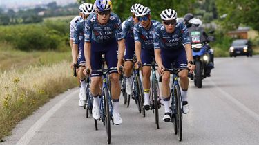 epa11441028 Belgian rider Wout Van Aert (L) of Team Visma - Lease a Bike attends a training session before the start of the 2024 Tour de France cycling race, in Florence, Italy, 27 June 2024. The 111th edition of the Tour de France will start in Florence, Italy on 29 June and will finish in Nice, France on 21 July 2024.  EPA/Kim Ludbrook