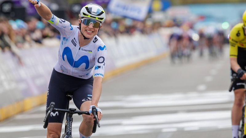 epa12864907 Swiss cyclist Marlen Reusser of Movistar Team crosses the finish line to win the 129 kilometres Dwars door Vlaanderen one-day cycling race in Waregem, Belgium, 01 April 2026.  EPA/OLIVIER MATTHYS