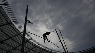 epa10703512 Ellie McCartney of Ireland fails to clear the bar in an attempt in the Women's Pole Vault during the Athletics European Team Championships at the 2023 European Games in Chorzow, Poland, 21 June 2023.  EPA/Adam Warzawa POLAND OUT
