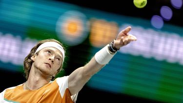 ROTTERDAM - Andrej Rublev (Rusland) in actie tegen Marton Fucsovics (Hongarije) op dag vijf van het ABN AMRO World Tennis Tournament in Ahoy Rotterdam. ANP SANDER KONING