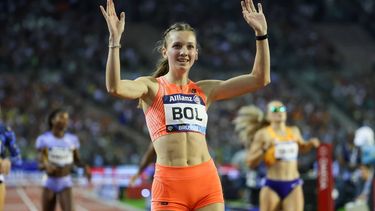 2023-09-08 20:45:19 epa10849153 Femke Bol of the Netherlands in action to win in action the 400m Hurdles Women race at the IAAF Diamond League Memorial Van Damme athletics meeting in Brussels, Belgium, 08 September 2023.  EPA/OLIVIER HOSLET