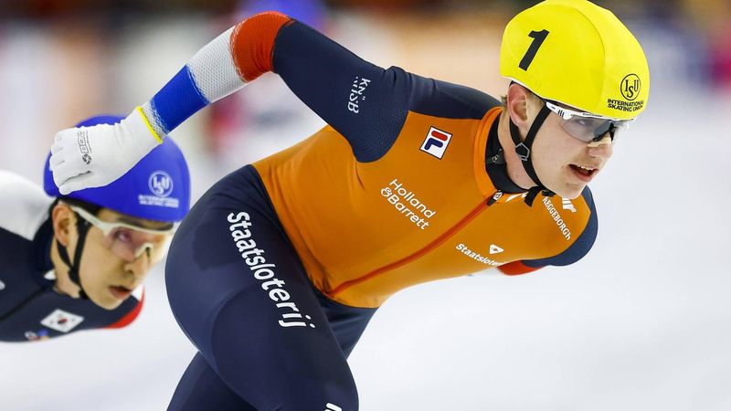 HEERENVEEN - Bart Hoolwerf in actie op de mass start mannen tijdens de zesde en tevens laatste wereldbeker langebaanschaatsen van het seizoen. Het driedaagse evenement vond plaats in Thialf. ANP VINCENT JANNINK