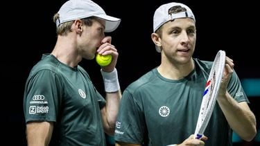ROTTERDAM - Botic van de Zandschulp (NED) en Tallon Griekspoor (NED) in actie tegen Kevin Krawietz (GER) / Tim Puetz (GER) op de eerste dag van het ABN AMRO Open tennistoernooi in Ahoy. ANP SANDER KONING