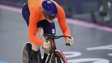 epa11539502 Harrie Lavreysen of Netherlands competes in the Men Sprint Semifinals of the Track Cycling competitions in the Paris 2024 Olympic Games, at Saint-Quentin-en-Yvelines Velodrome in Saint-Quentin-en-Yvelines, France, 09 August 2024.  EPA/MARTIN DIVISEK