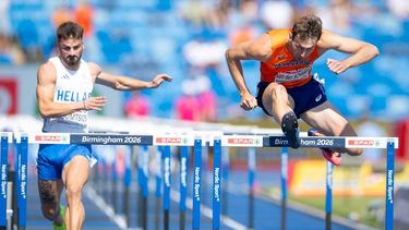 BIRMINGHAM - Liam van der Schaaf in actie op de kwalificatie 110 meter horden tijdens de tweede dag van de EK atletiek. IRIS VAN DEN BROEK / ANP
