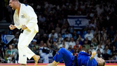 PARIJS - Judoka Michael Korrel wordt uitgeschakeld door Peter Paltchik van Israel tijdens de herkansing op de Olympische Spelen. ANP REMKO DE WAAL