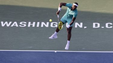 2023-08-04 18:24:11 epa10785151 Frances Tiafoe of the USA serves against Juncheng Shang of China during their Men's Singles Round of 16 match at the Mubadala Citi DC Open at Rock Creek Park Tennis Center in Washington, DC, USA, 04 August 2023.  EPA/MICHAEL REYNOLDS