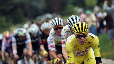 epa12265798 Slovenian rider Tadej Pogacar of UAE Team Emirates in action during the 21st and last stage of the Tour de France cycling race over 132.3km from Mantes-la-Ville to Paris, France, 27 July 2025.  EPA/CHRISTOPHE PETIT TESSON
