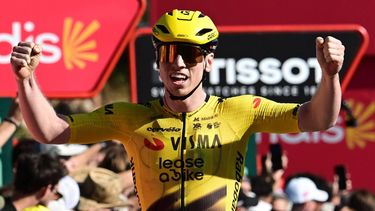 Team Visma-Lease a bike's British rider Matthew Brennan celebrates winning the second stage of the Vuelta a Espana 2026, a 214.3 km race between Monaco and Manosque on August 23, 2026. 
Miguel MEDINA / AFP