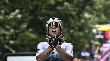 Team SD Worx - Protime’s Dutch rider Lorena Wiebes celebrates as she crosses the finish line to win the 3rd stage (out of 9) of the fourth edition of the Women's Tour de France cycling race, 163.5 km from La Gacilly to Angers, in Angers, western France on July 28, 2025. 
JULIEN DE ROSA / AFP